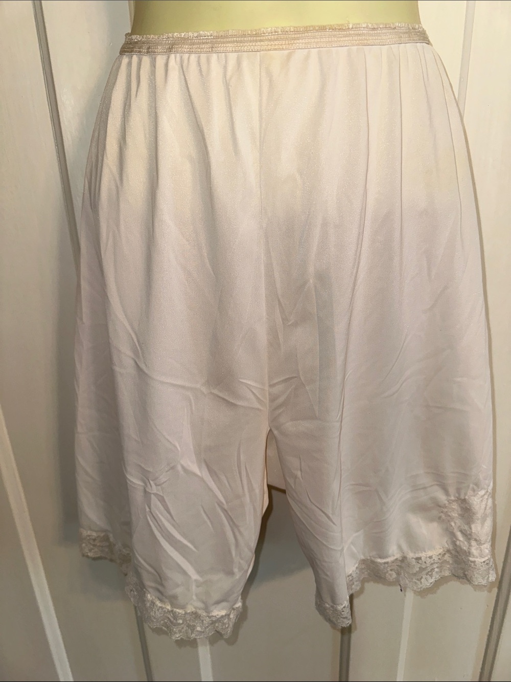 Vintage Vassarette Cream/Ivory Nylon Pantalettes with Lace Detailing